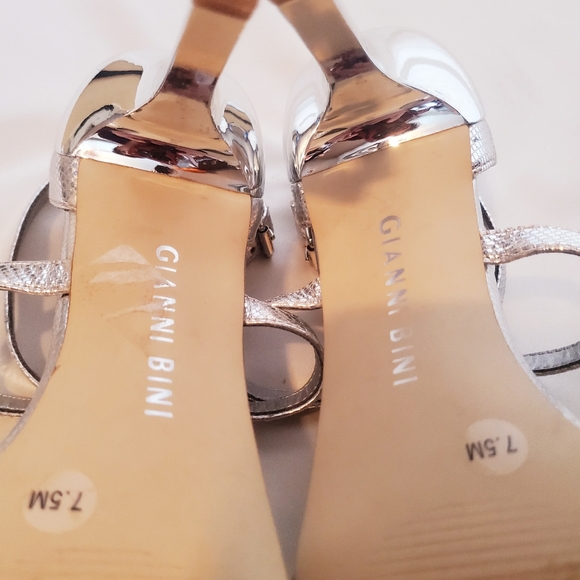 Gianni Bini Silver Rhinestone Sandals 7.5 - Picture 10 of 15
